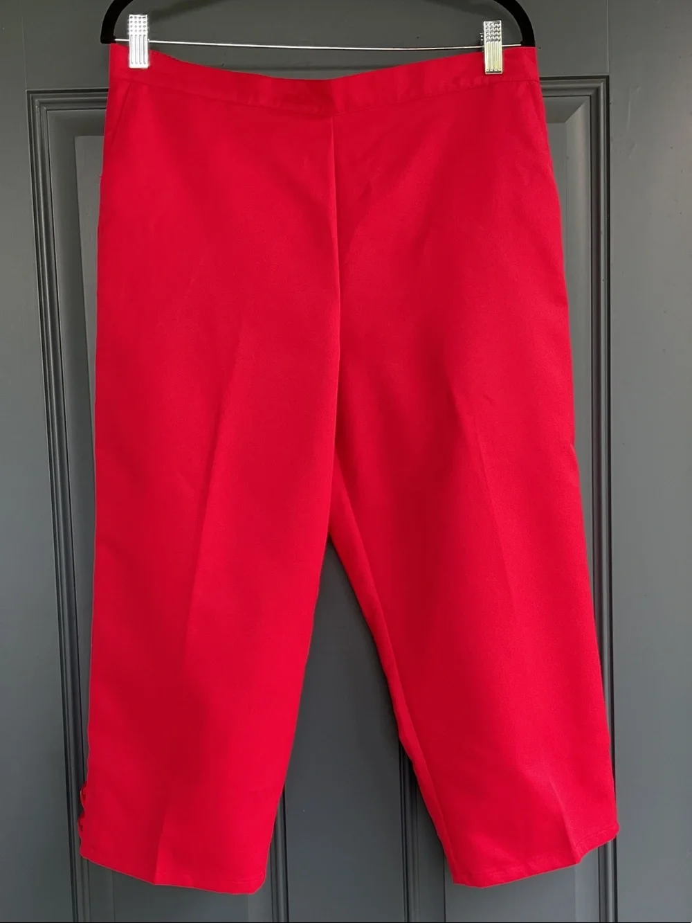 Alfred Dunner Bright Red Capri Pants, Size 12